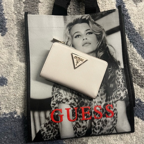 GUESS White Wallet - Picture 1 of 8